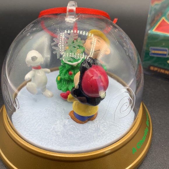 Vintage 90s Very Merry Whirl Around Blockbuster Peanuts Spinning Ornament TESTED - Picture 3 of 8